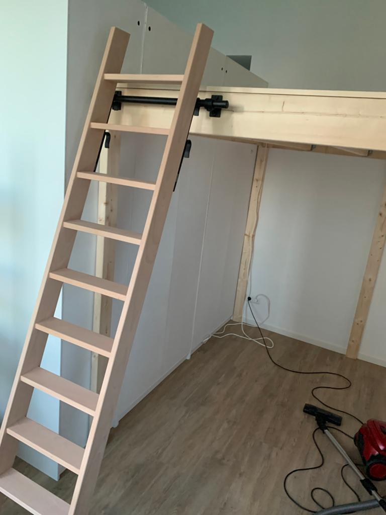 Molenaarstrap beuken, 11 treden, 209 cm / trap, Doe-het-zelf en Verbouw, Ladders en Trappen, Ophalen, Gebruikt, Ladder, 2 tot 4 meter