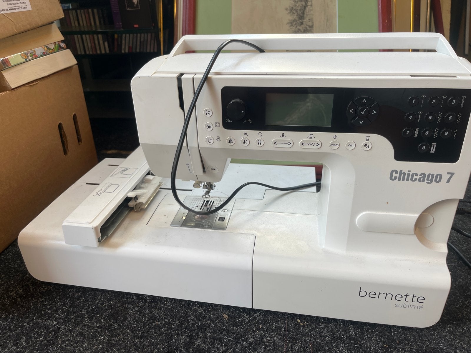 Bernette Chicago 7 Naai- en Borduurmachine (uit inboedel), Hobby en Vrije tijd, Naaimachines en Toebehoren, Ophalen, Gebruikt