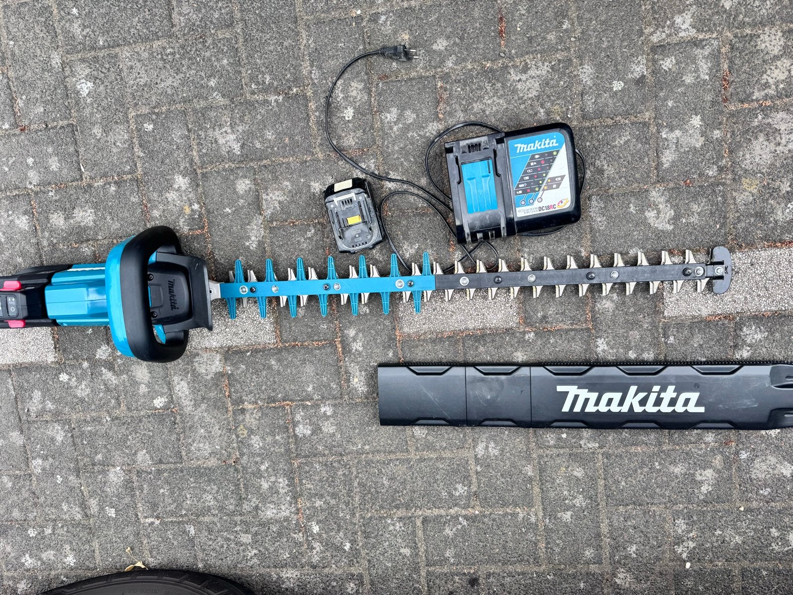 Makita DUH601Z Accu Heggenschaar 60cm 18V Body, Ophalen, Zo goed als nieuw, Accu