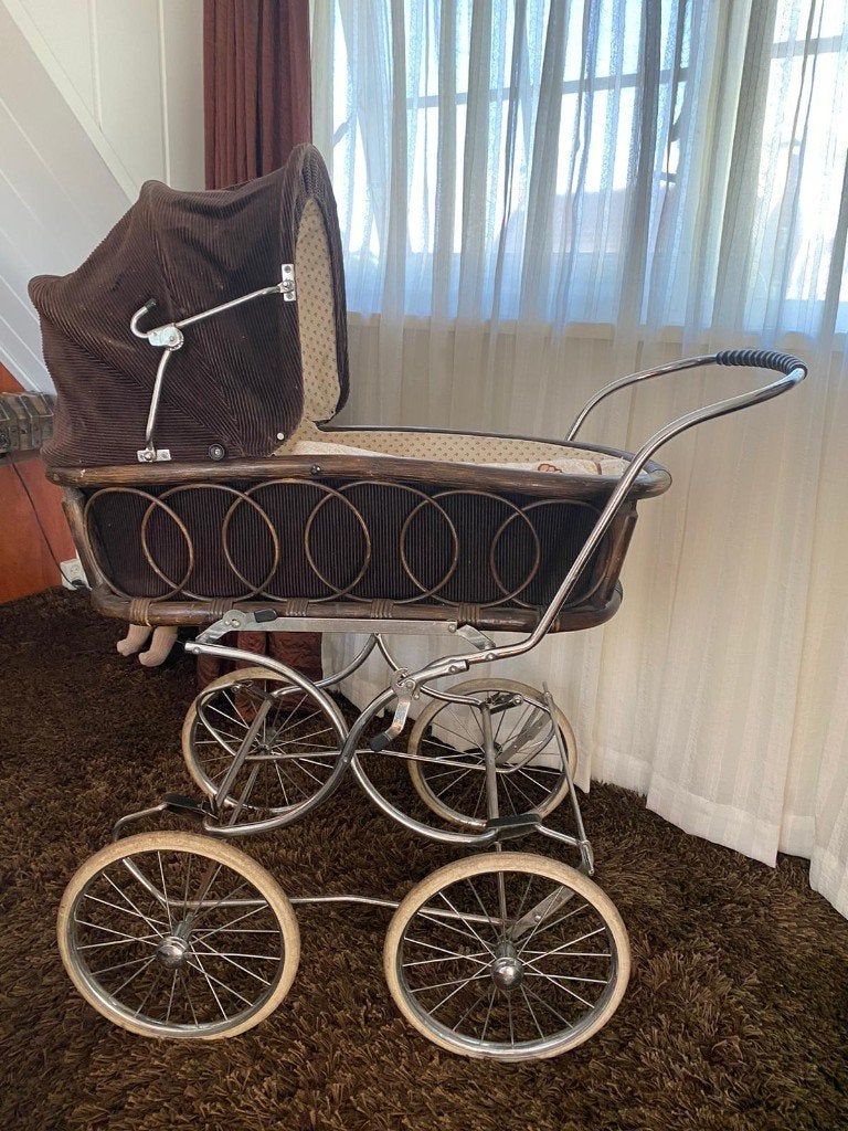 Mooie vintage kinderwagen + ledikantje van manou riet jr.70, Gebruikt, Luchtbanden, Ophalen, Kinderwagen