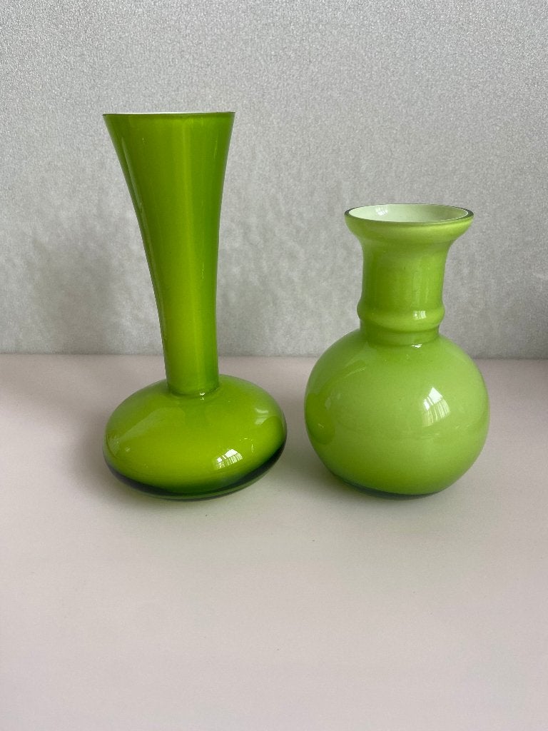 2 Lime groene vaasjes, Ophalen of Verzenden, Gebruikt, Groen, Glas