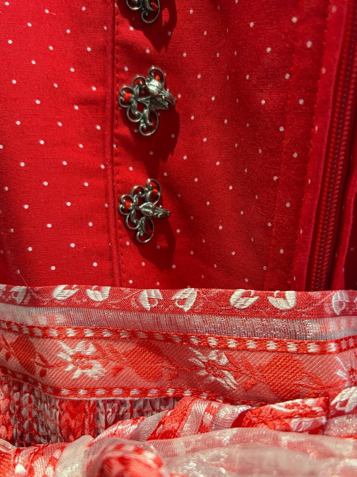 Krüger Dirndl rood met witte stippen en schort, Ophalen, Maat 42/44 (L), Zo goed als nieuw, Rood