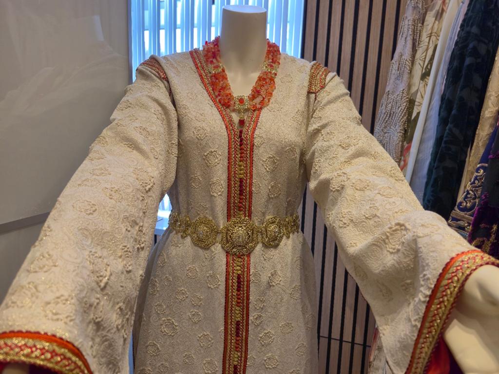 Mooie en chic brocard caftan, Kleding | Dames, Ophalen of Verzenden