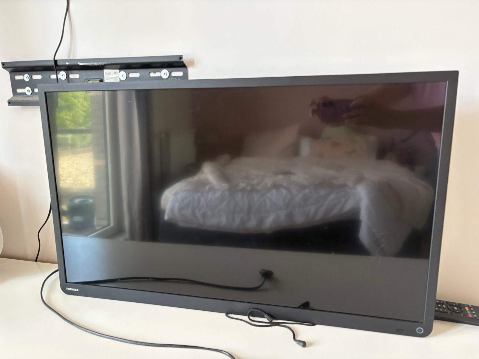 Toshiba TV 32 inch met muurbeugel, Ophalen, 50 Hz, Gebruikt, LED