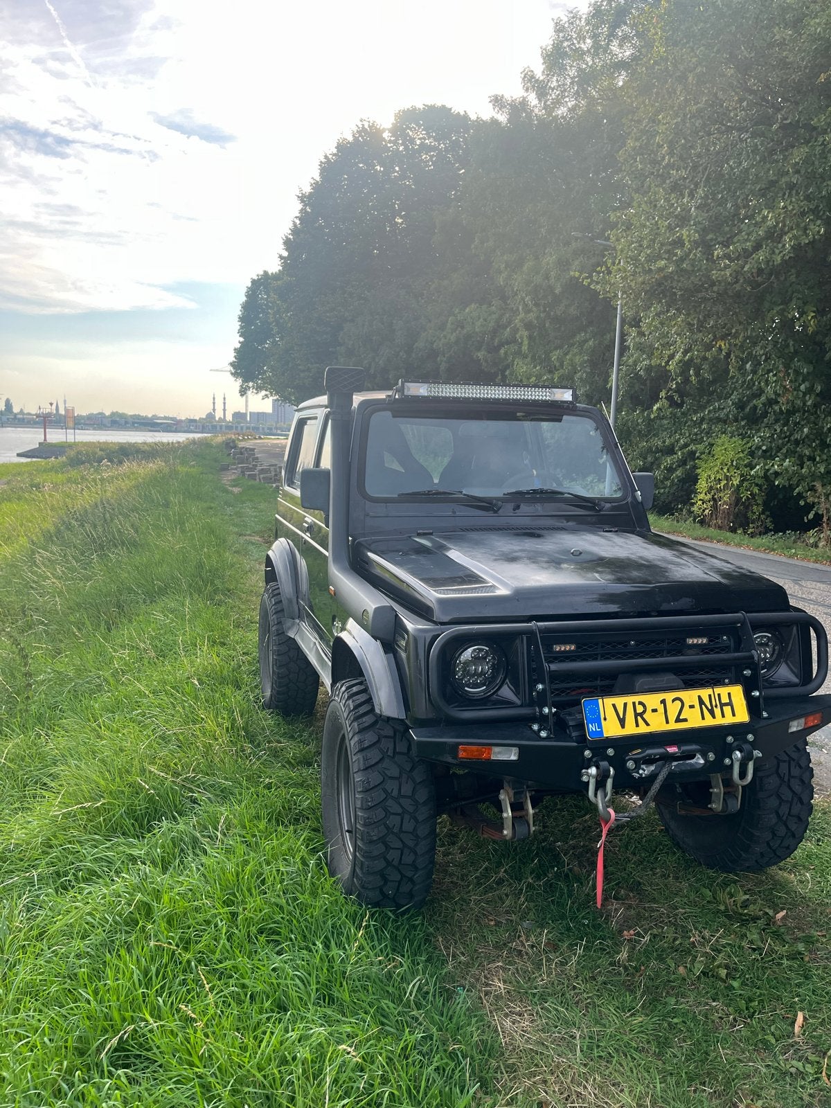 Suzuki Samurai 1.3 4WD metal top sj413, Auto's, Zwart, Zwart, Samurai, Handgeschakeld