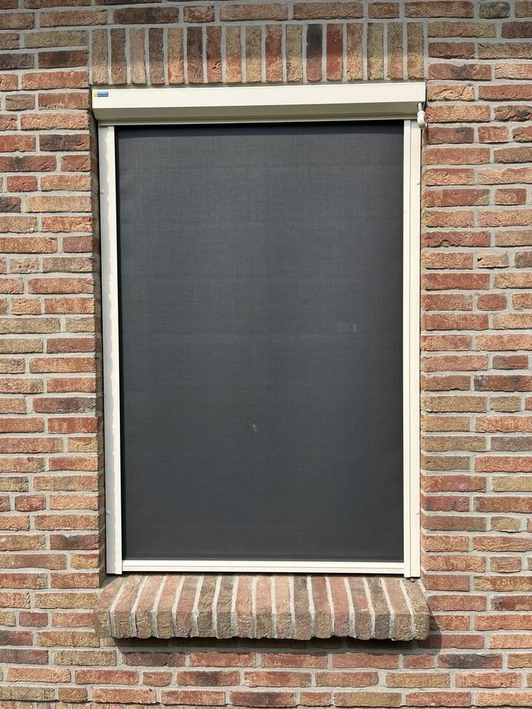 Als nieuw, screen handbediening 990x1500 BxH, Doe-het-zelf en Verbouw, Rolluiken, Ophalen, Zo goed als nieuw, Grijs