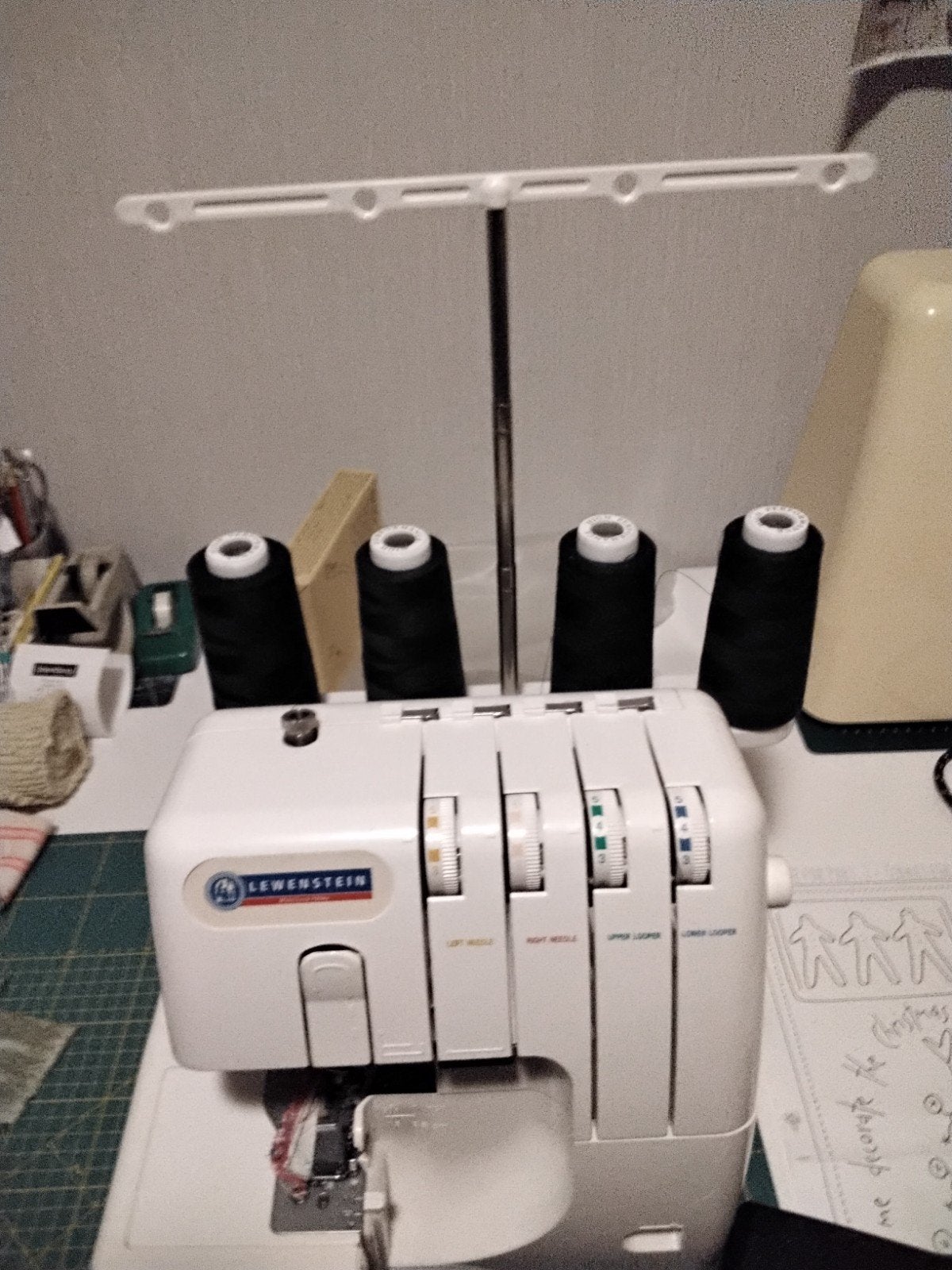 Te koop lockmachine  Lewenstein, Hobby en Vrije tijd, Naaimachines en Toebehoren, Ophalen, Lockmachine, Overige merken