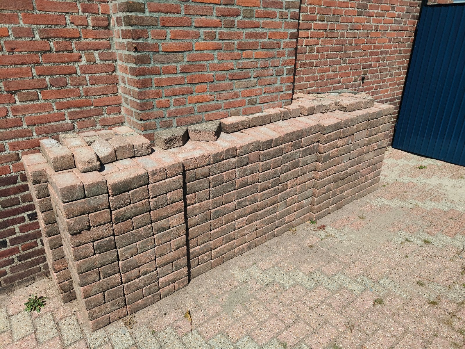Gebruikte roodbruine bakstenen met grind toplaag, Ophalen of Verzenden, Gebruikt, Bakstenen