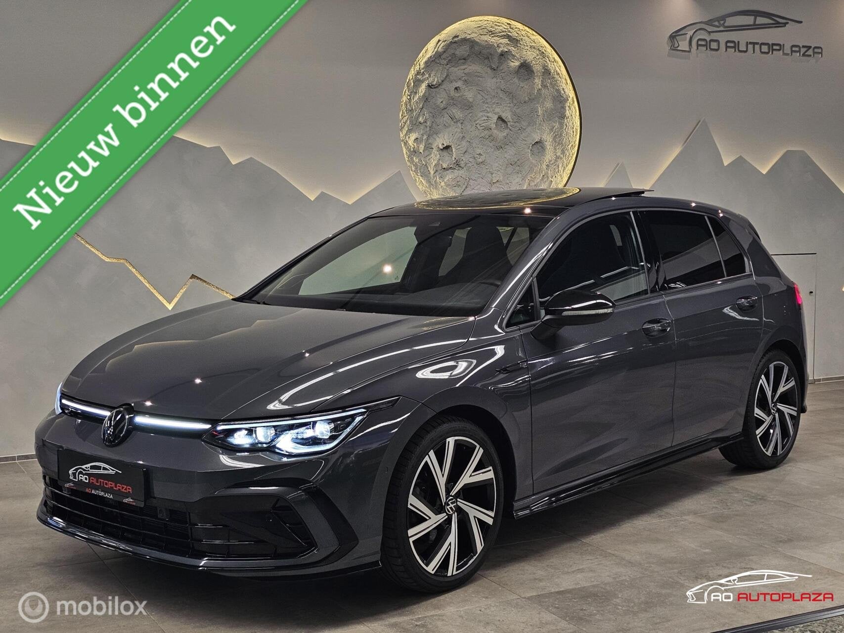 Volkswagen Golf 1.5 eTSI 3x R-Line Panorama/H&K/Keyless/IQ L, Dealer onderhouden, 1498 cc, Zwart, 4 cilinders
