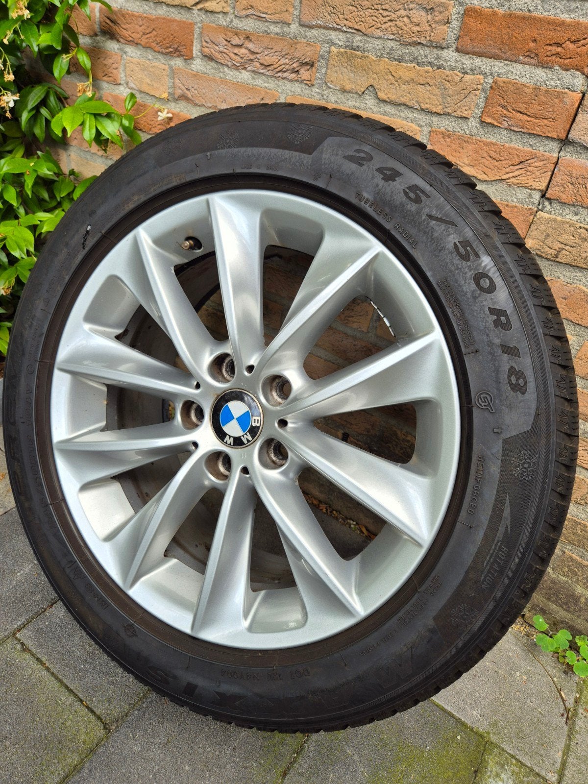 18 inch bmw velgen vrijwel nwe winterbanden PRIJS VERLAAGD, Auto-onderdelen, Banden en Velgen, Ophalen, 18 inch, Banden en Velgen