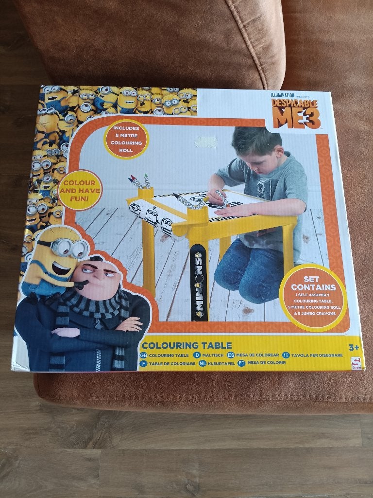 Minions kleurtafel, 5 m rol kleurpapier en 8 wasco's, NIEUW!, Ophalen of Verzenden, Nieuw, Papier, Schets- of Tekenboek
