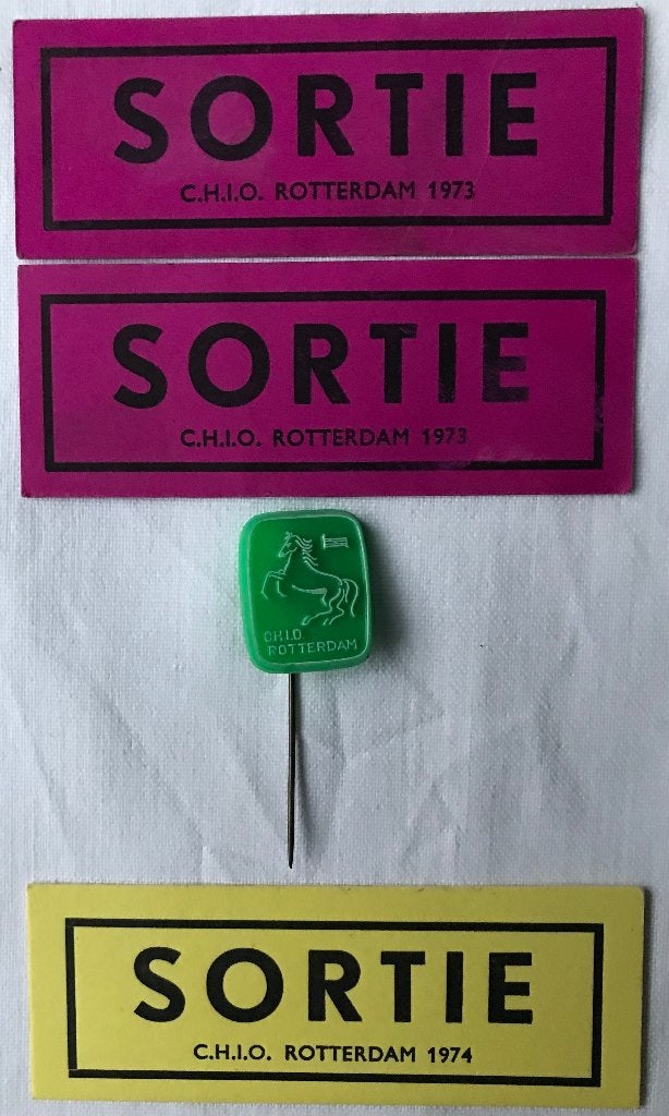 Speldje en kaartjes van C.H.I.O Rotterdam 1973 - 1974, Ophalen of Verzenden, Gebruikt, Sport, Speldje of Pin