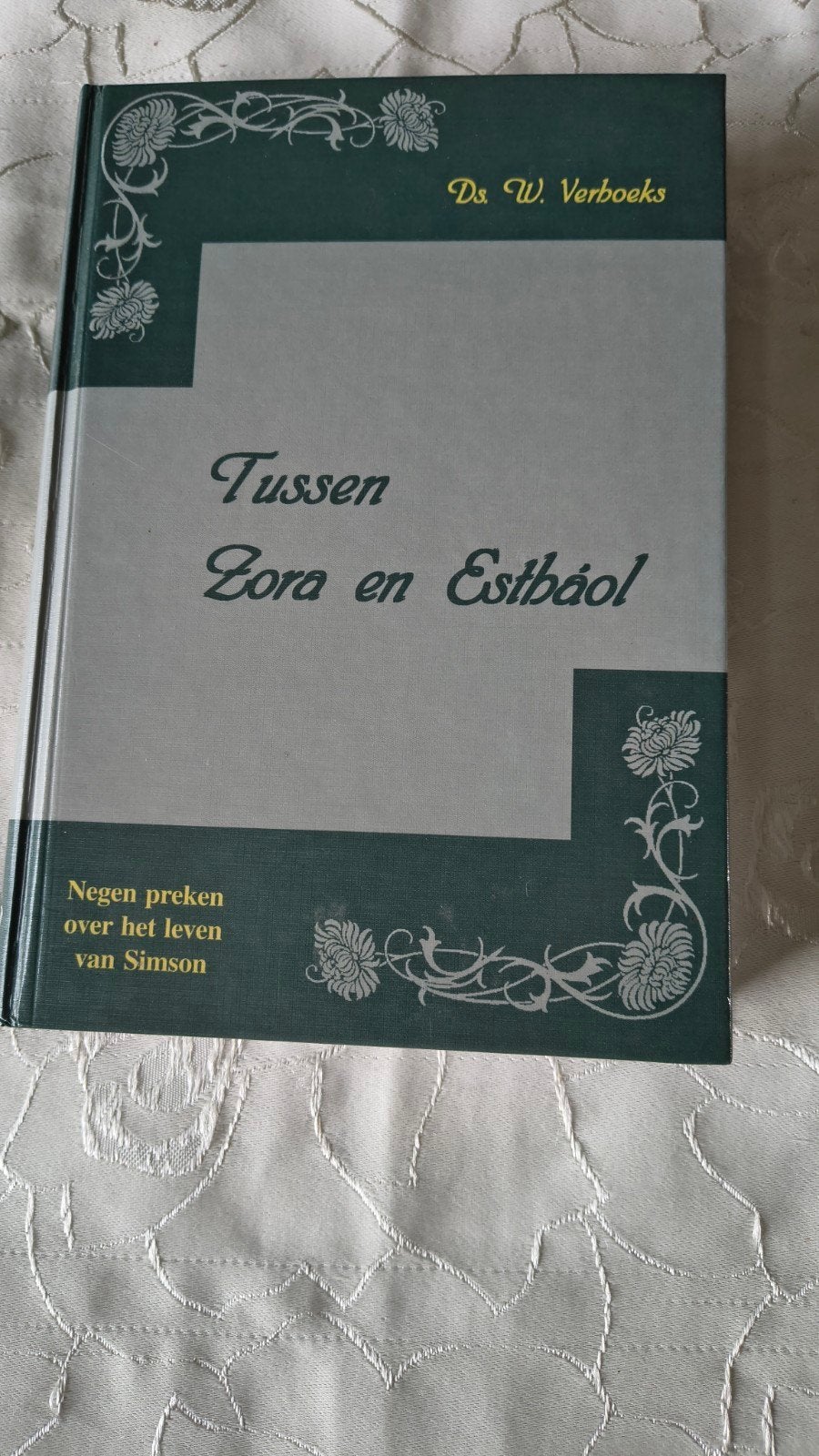 Tussen Zora en Esthaol. Ds W Verhoeks, Christendom | Protestants, Ophalen of Verzenden, Zo goed als nieuw, Ds W Verhoeks