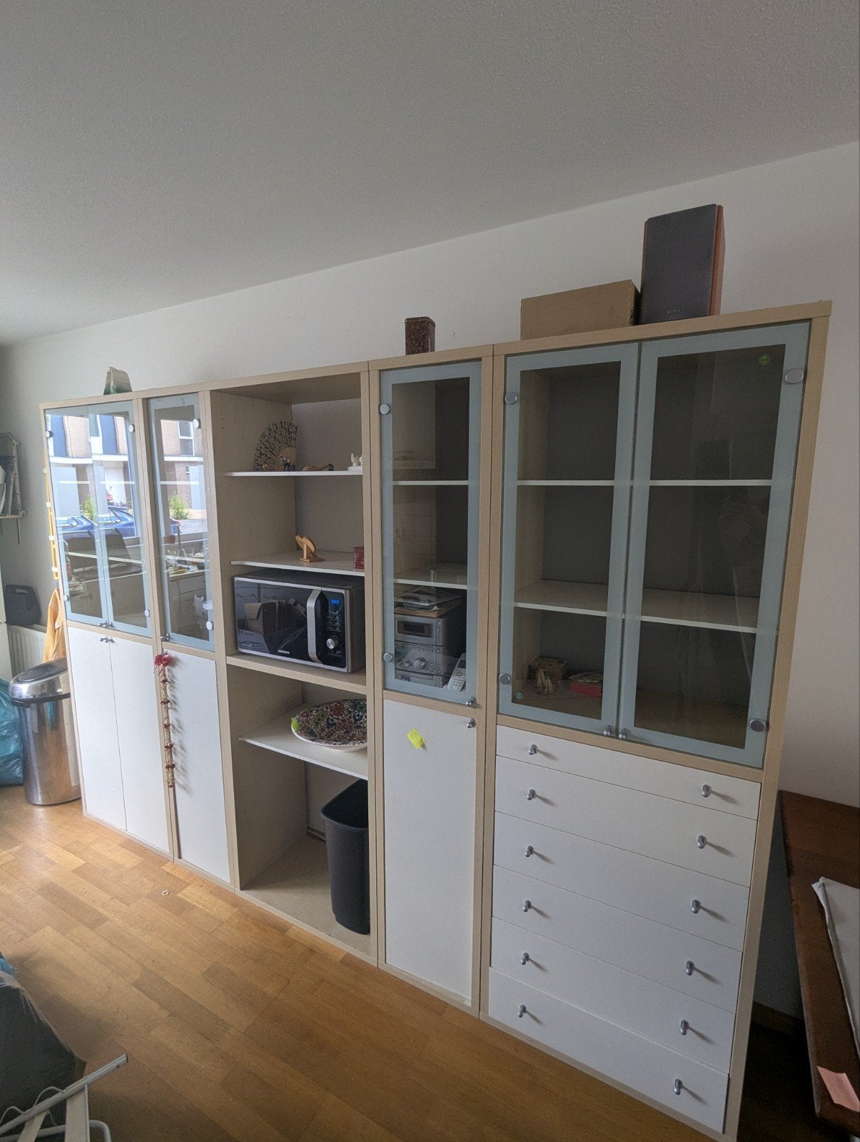 IKEA Magiker vitrinekast voor in keuken of woonkamer, Huis en Inrichting, Ophalen, Gebruikt, Met deur(en), Glas