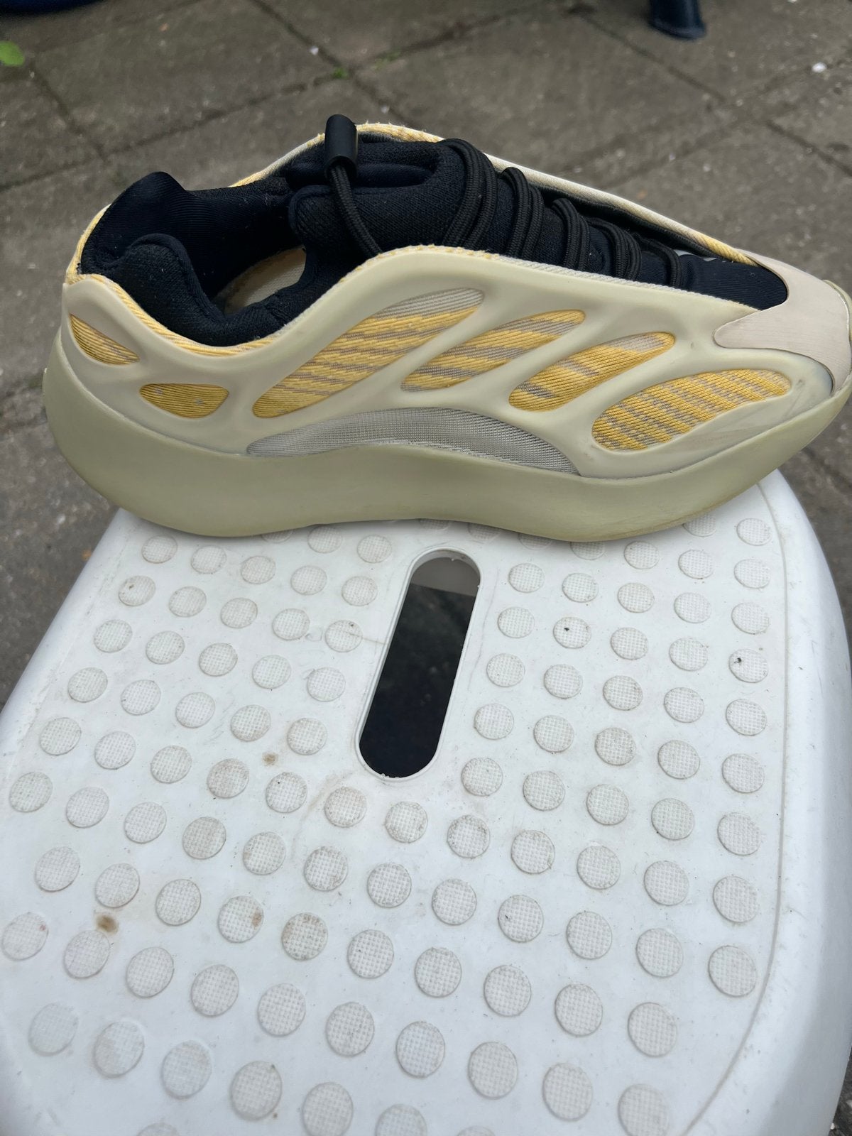 Yeezy 700 V3 Azael - Maat 42, Kleding | Heren, Schoenen, Ophalen, Zo goed als nieuw, Overige kleuren, Sneakers of Gympen