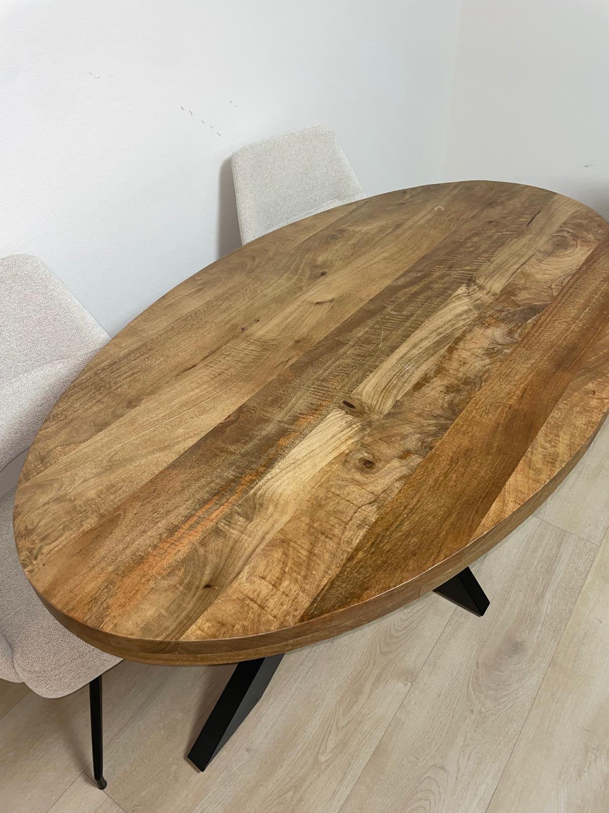 Ovale eettafel mangohout, Eikenhout, Zo goed als nieuw, Vijf personen of meer, 150 tot 200 cm