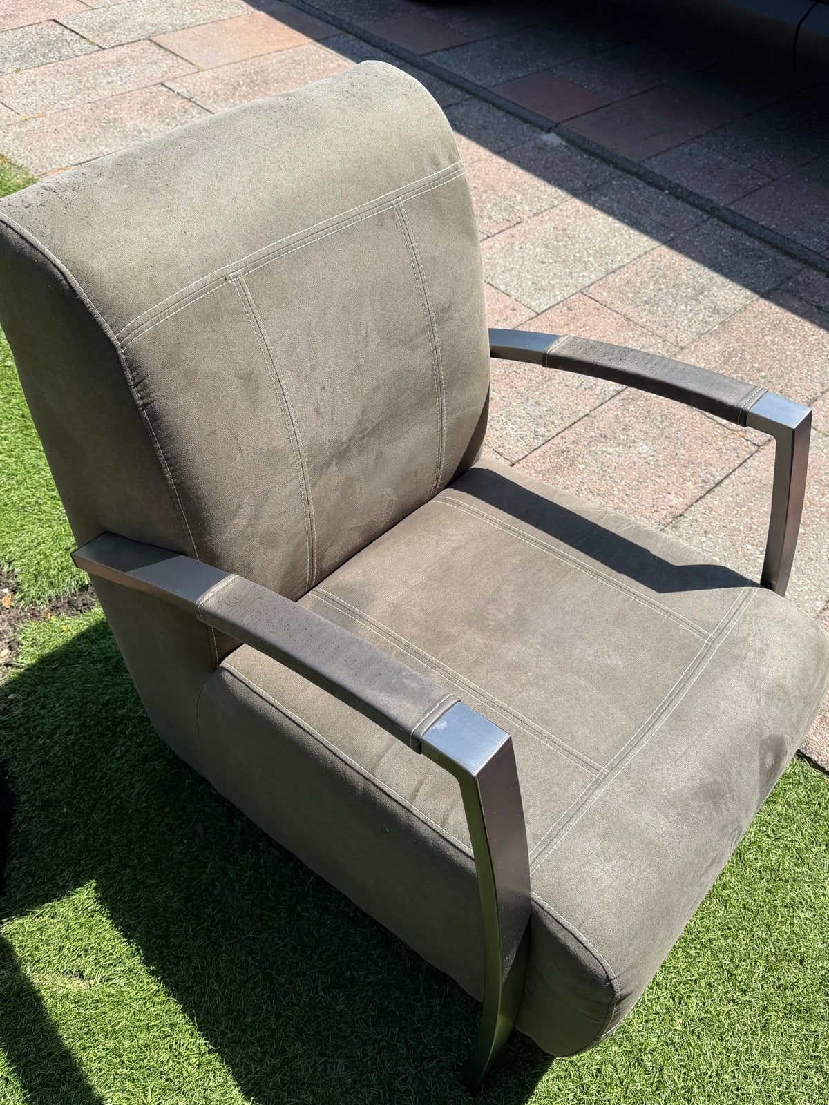 Comfortabele fauteuil met metalen armleuningen, Ophalen, Gebruikt, 75 tot 100 cm, Stof