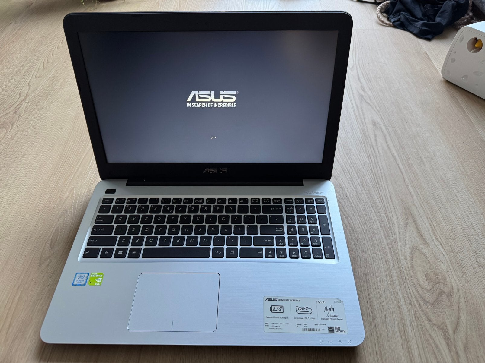 Asus F556UB-DM114T 15,6” full hd met 256 SSD in goede staat, Met videokaart, 2 tot 3 Ghz, 8 GB, ASUS