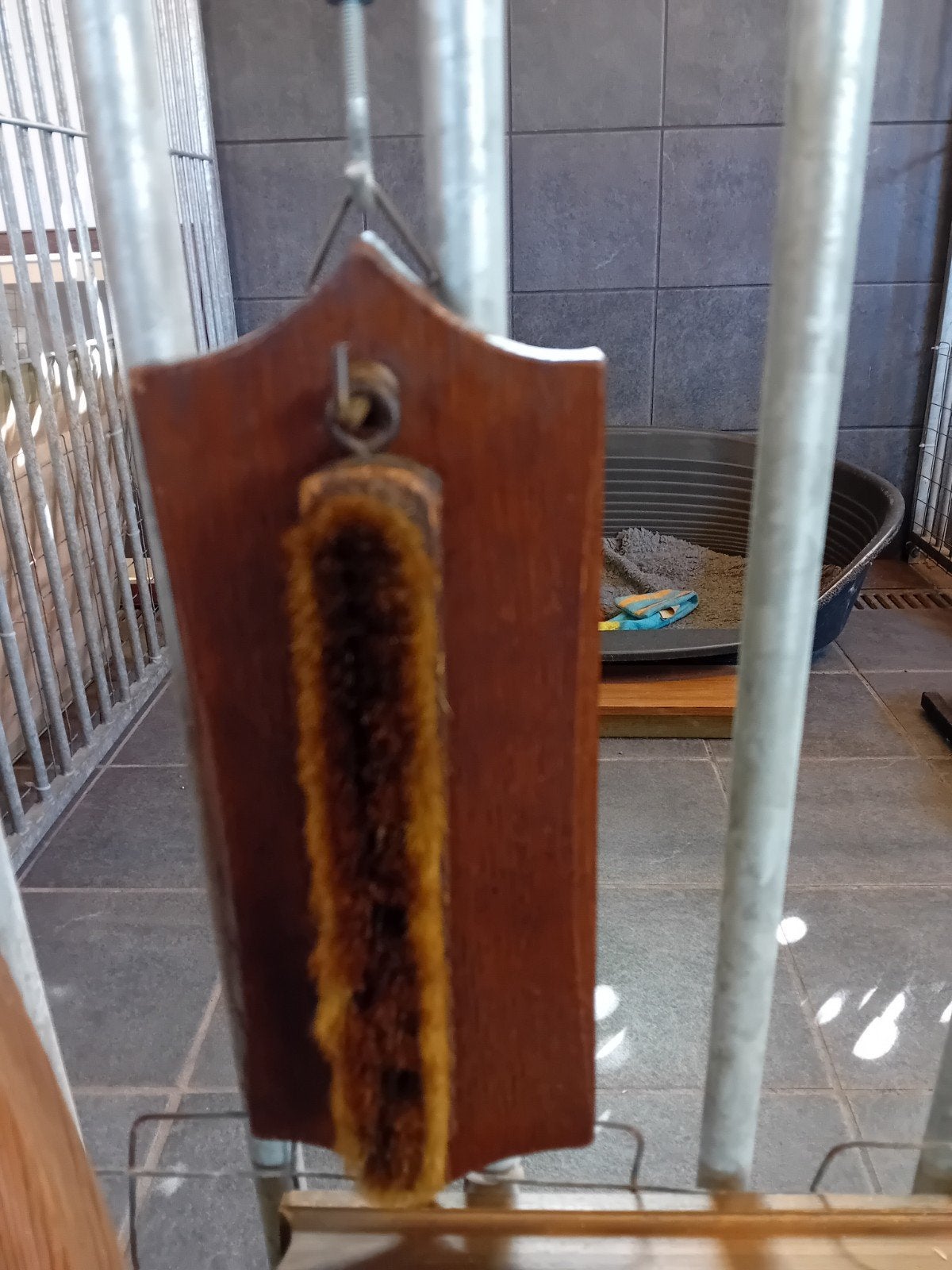 Antiek eikenplankje met kleerborstel, Ophalen of Verzenden