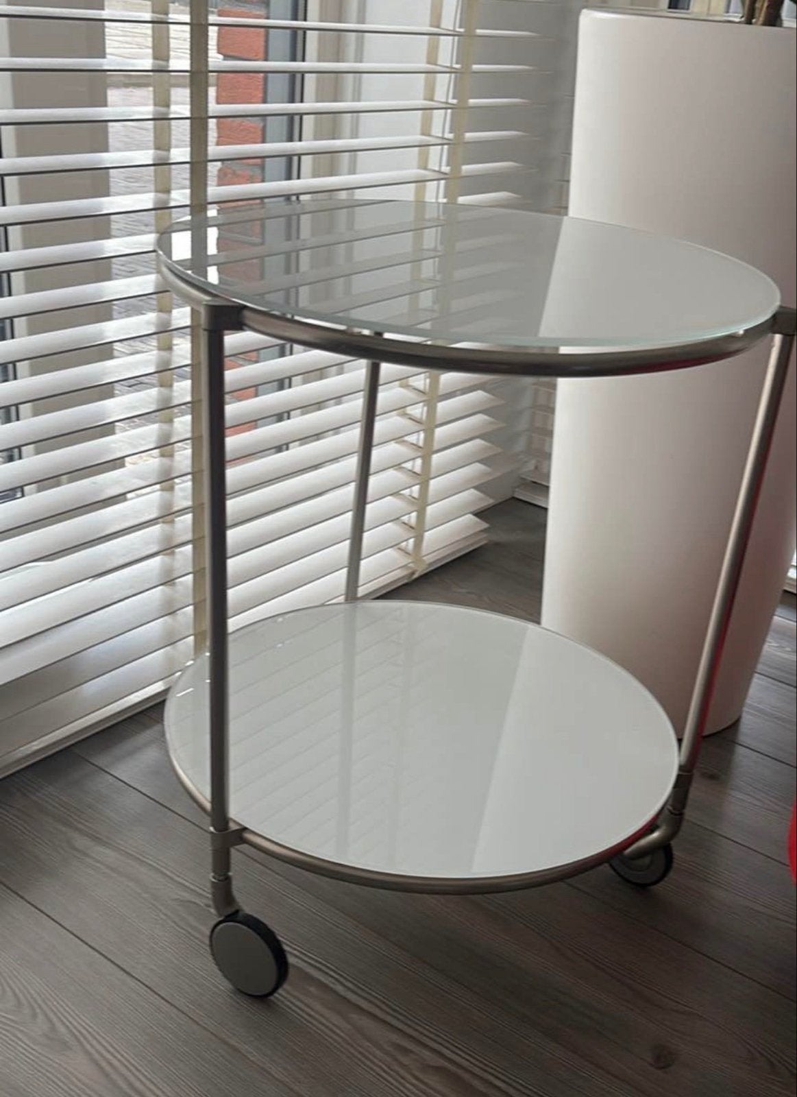 Modern bijzettafel/serveerwagen met glazen bladen, Ophalen, Minder dan 55 cm, Rond, 60 cm of meer