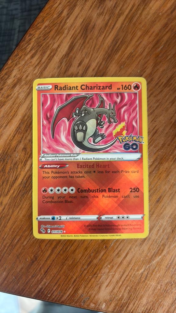 Radiant Charizard, Hobby en Vrije tijd, Verzamelkaartspellen | Pokémon, Ophalen, Zo goed als nieuw