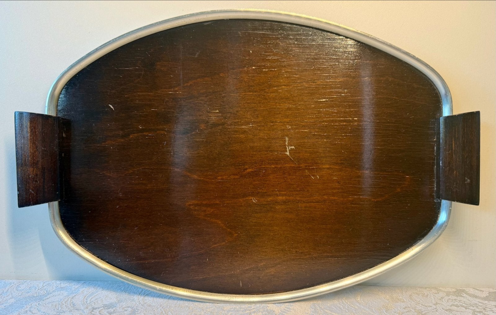 Vintage houten dienblad met metalen rand, Ophalen of Verzenden, Gebruikt, Ovaal, Hout
