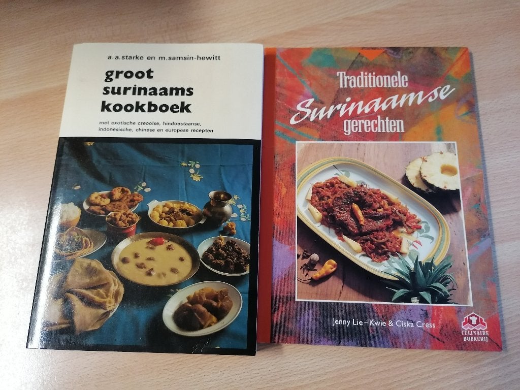 2 BOEKEN Traditionele Surinaamse gerechten / Groot Surinaams, Ophalen of Verzenden, Zo goed als nieuw, A. A. Starke M. Samsin-Hewitt A. A. Starke M. Samsin-Hewitt