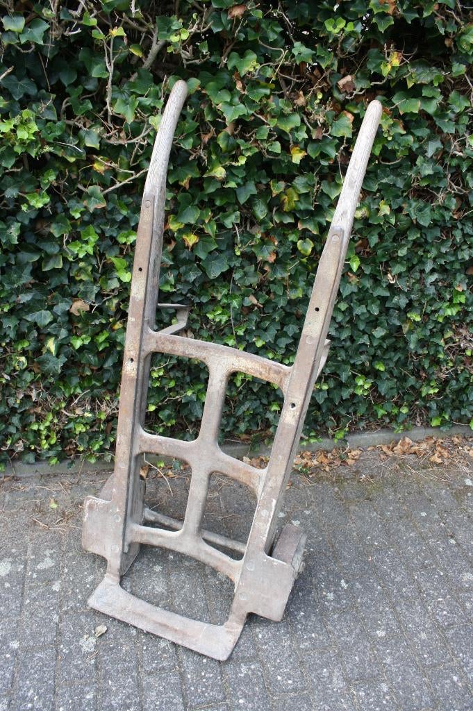 Zeer oude antieke steekwagen met stalen wielen, Antiek en Kunst, Ophalen