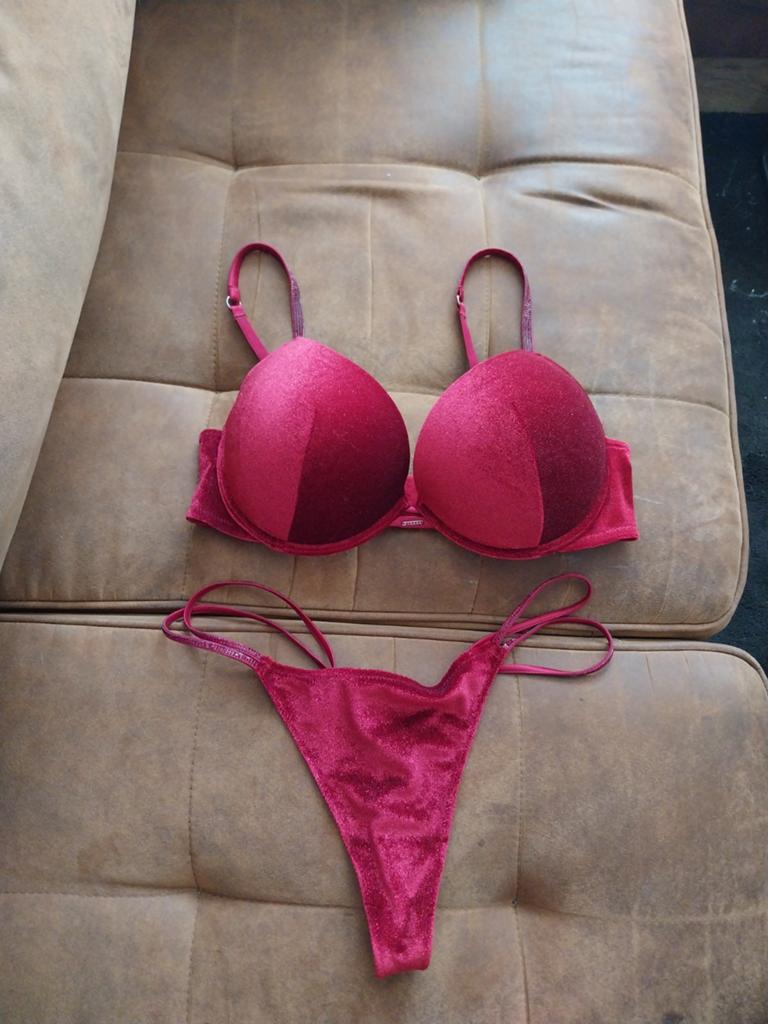 Lingerie setje met glittertjes - BH en String, Kleding | Dames, Ophalen of Verzenden, Rood, Setje