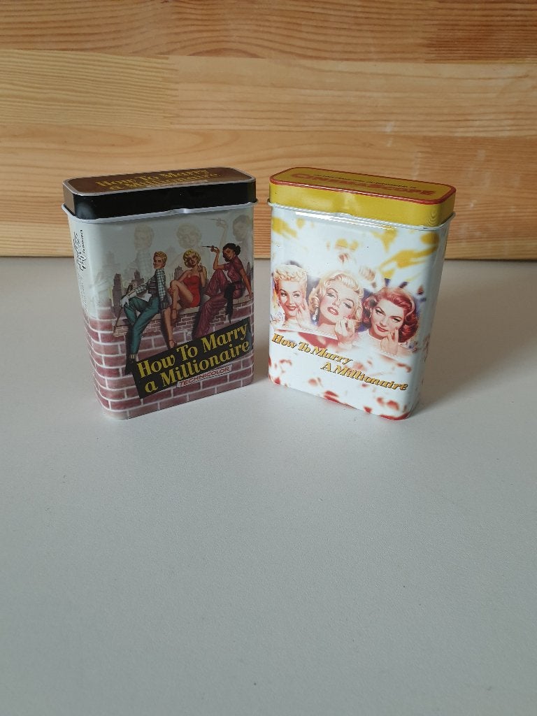 Twee Sigarettenblikjes - How To Marry a Millionaire, Ophalen of Verzenden, Gebruikt, Tabaksdoos of Verpakking