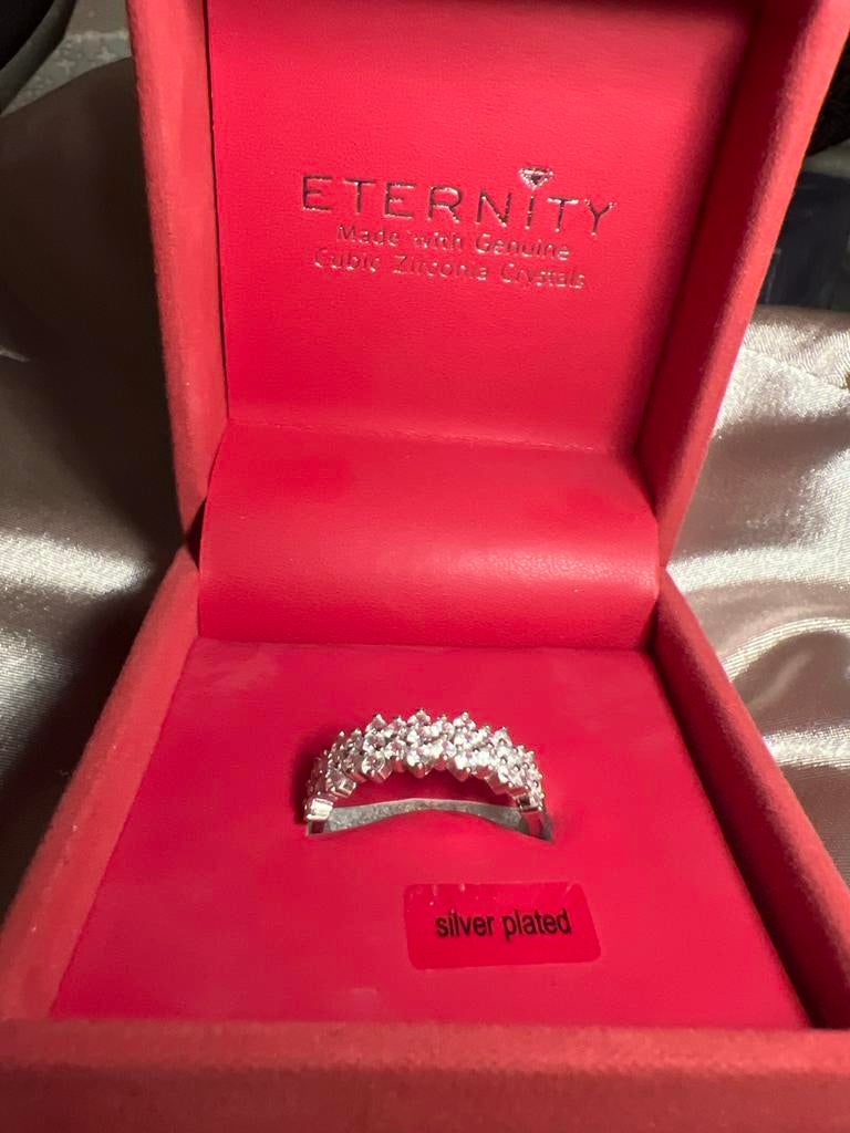 Eternity Ring met Zilveren Plating en Zirkonia Kristallen, Met kristal, Nieuw, Ophalen of Verzenden, 17 tot 18