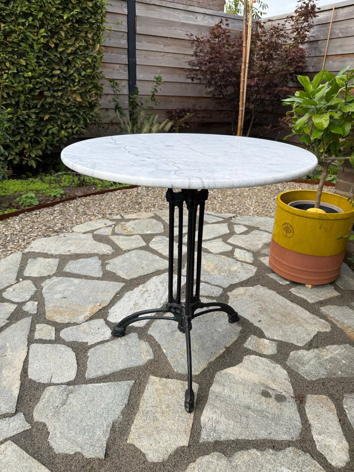 Elegante Bistro Tafel met Marmeren Blad, Ophalen of Verzenden, Gebruikt, Rond, Metaal