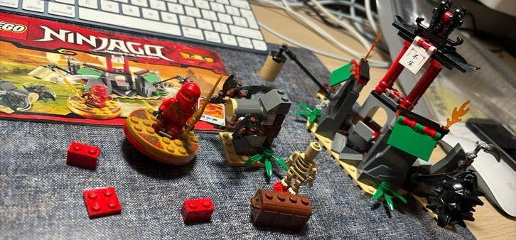 Lego Ninjago Mountain Shrine 2254 compleet, Ophalen of Verzenden, Zo goed als nieuw