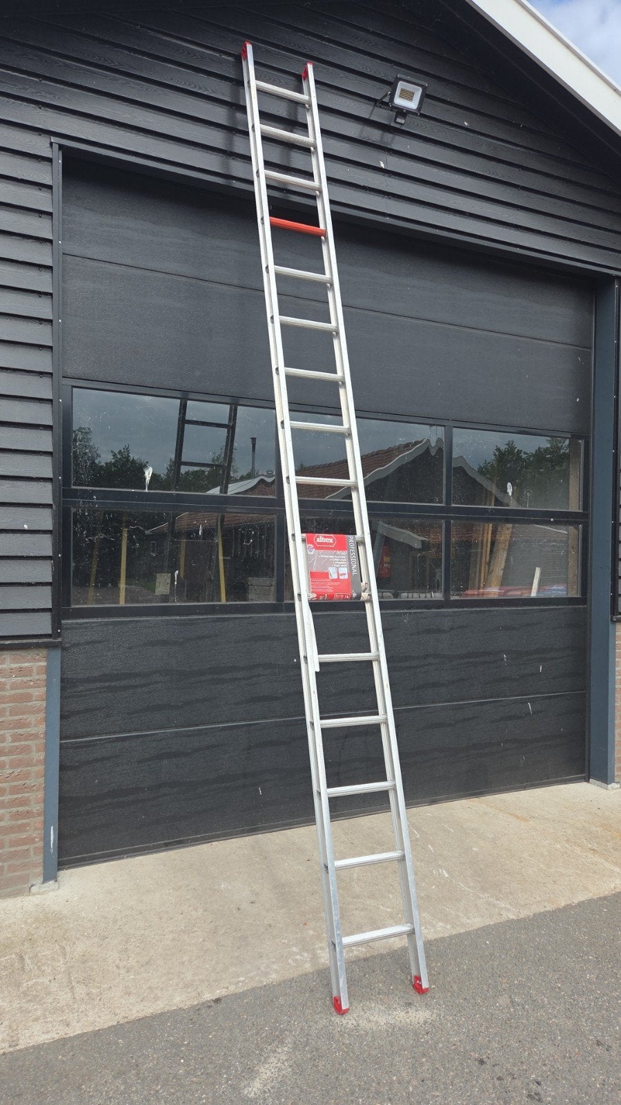 Ladder Altrex 16 treden, Doe-het-zelf en Verbouw, Ladders en Trappen, Altrex, Ophalen of Verzenden, Zo goed als nieuw, 4 meter of meer