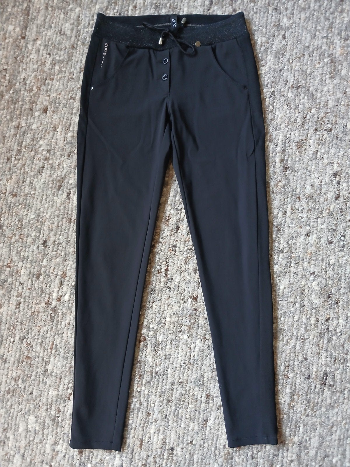 ZIP73 diepzwarte travelstof broek maat 28 (S/36/38), ZIP73, Zwart, Ophalen of Verzenden, Zo goed als nieuw