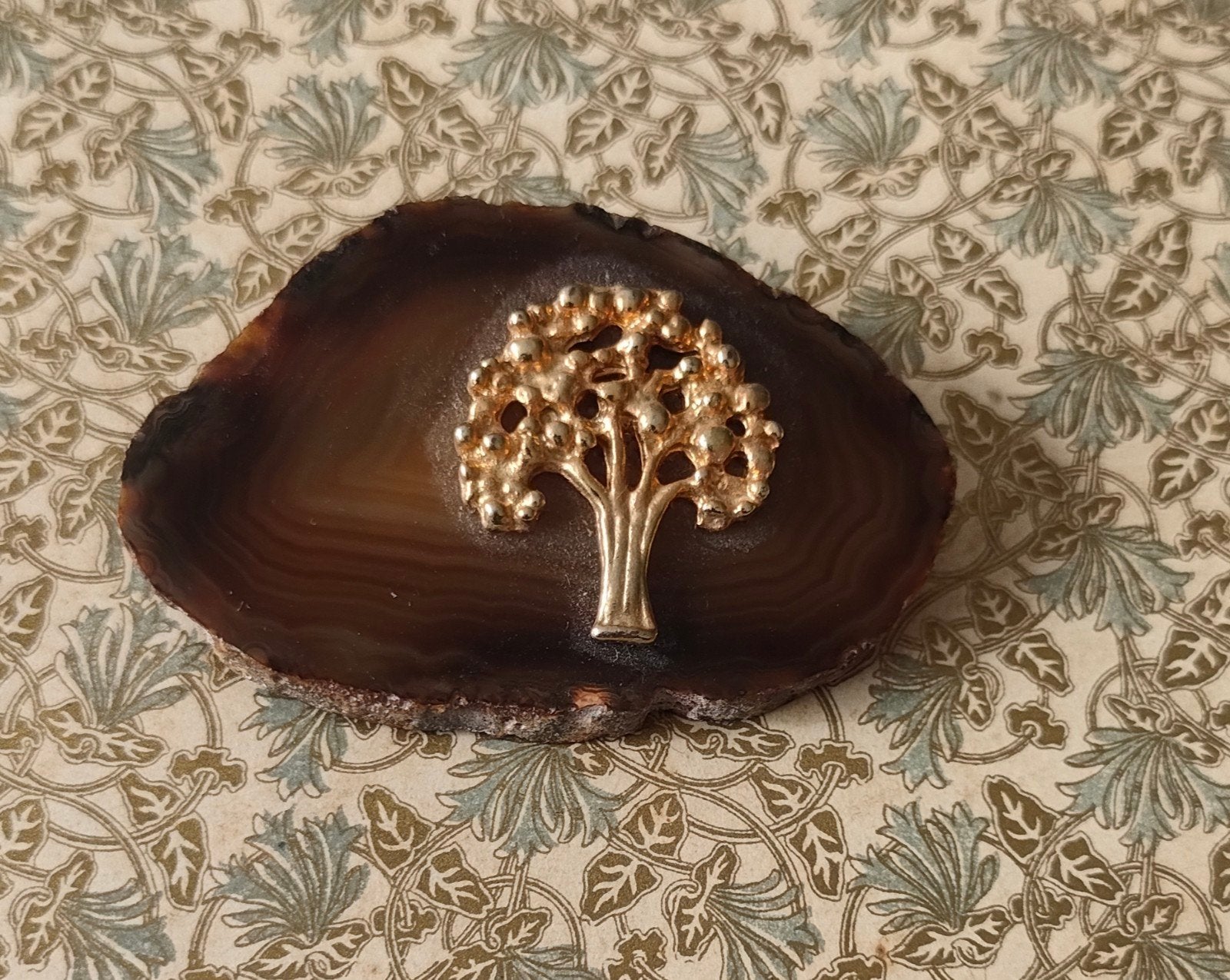 Vintage Agaat (natuurlijke nerf)  broche met goudkl. boom, Ophalen of Verzenden, Gebruikt, Bruin