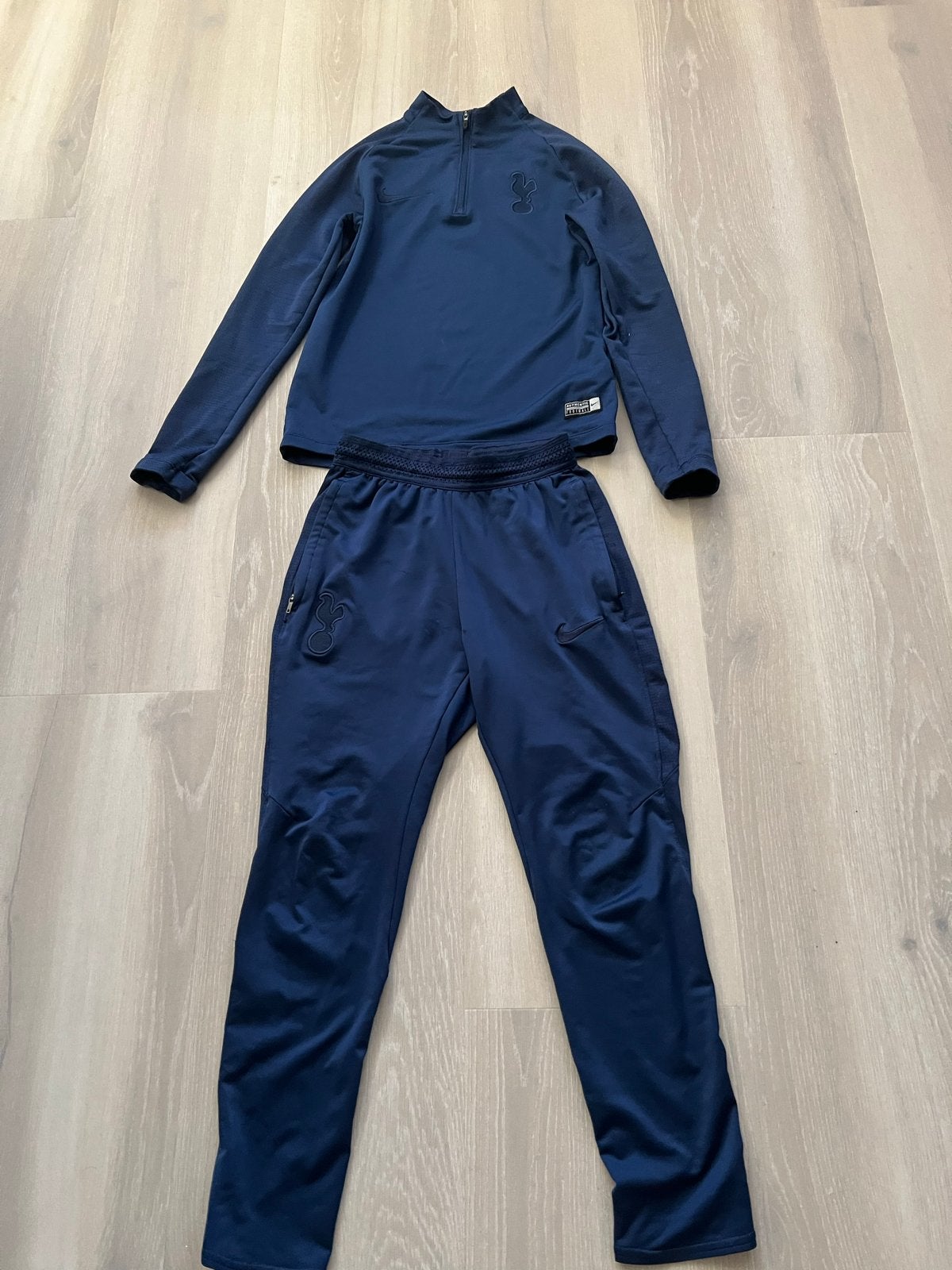 Mooi Nike Tottenham Hotspur trainingspak maat 140, Ophalen of Verzenden, Gebruikt, Jongen, Setje