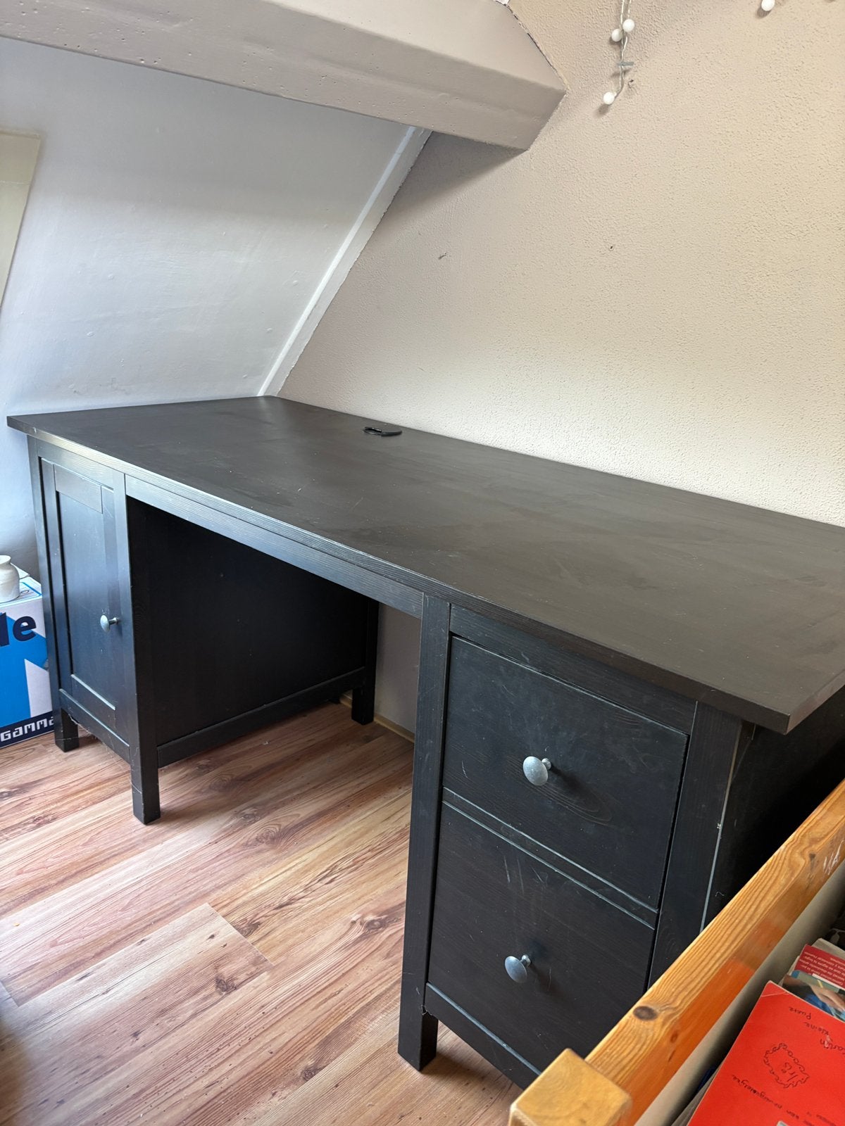 Bureau donkerbruin/zwart (Hemnes van Ikea), Ophalen, Met lades, Gebruikt, 155 cm