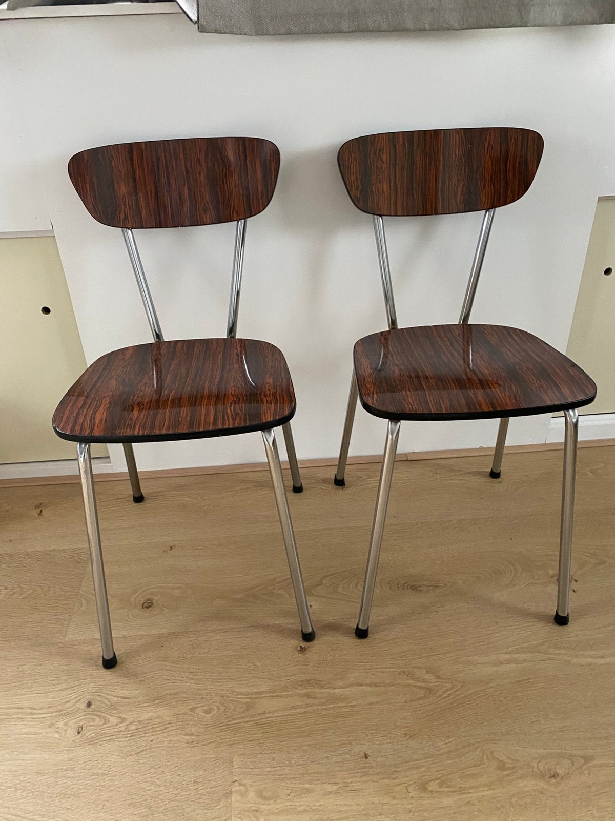 Set van 2 retro stoeltjes - Bruin houtlook en chroom, Ophalen