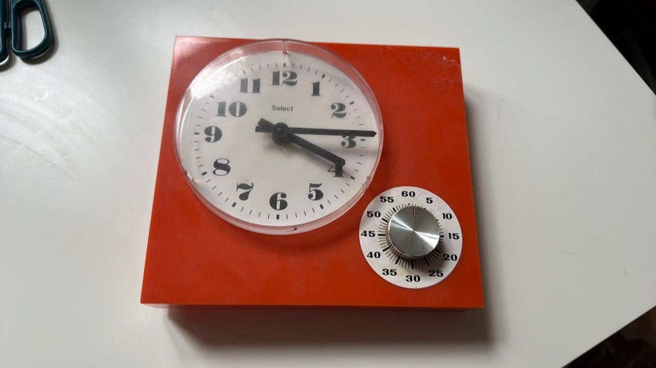 Vintage retro oranje plastic keukenklok met extra wekker, Huis en Inrichting, Ophalen, Gebruikt, Wandklok