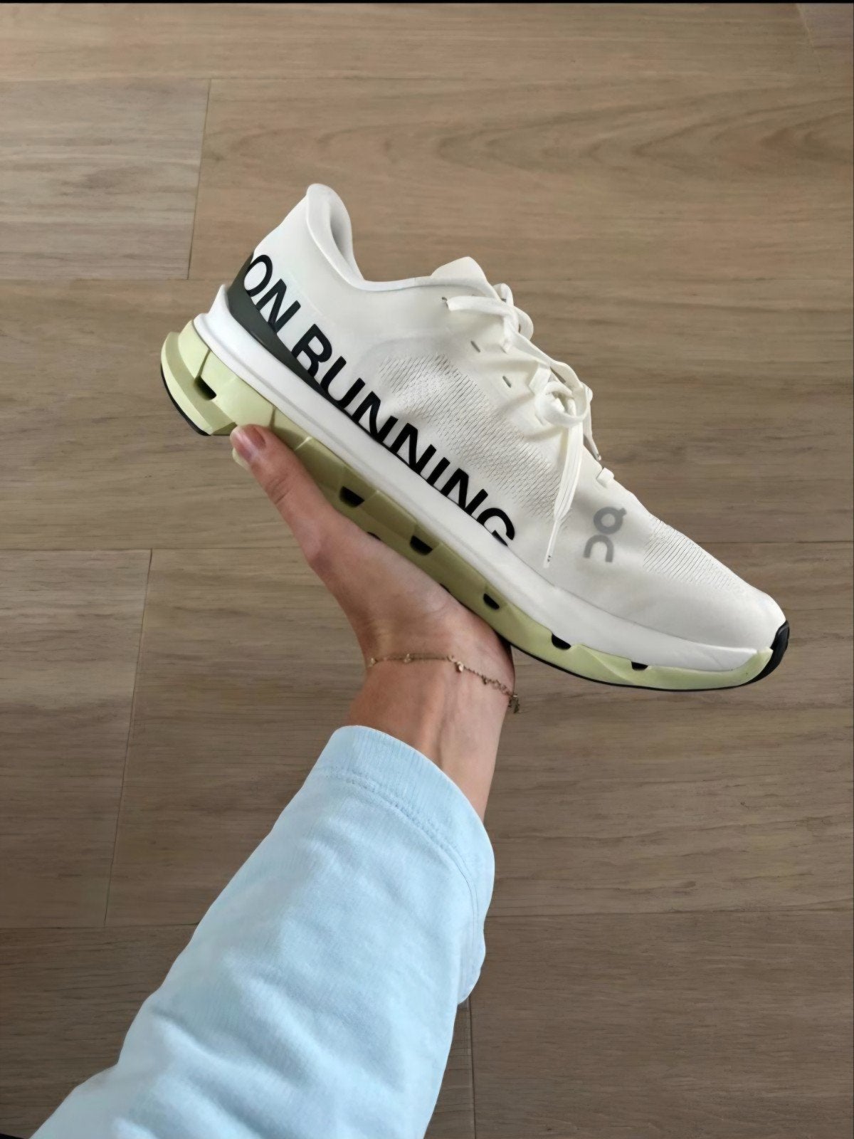 On Running Cloudflow 5 Hardloopschoenen - Nieuw in doos, Kleding | Heren, Nieuw, Ophalen of Verzenden, On Running, Wit