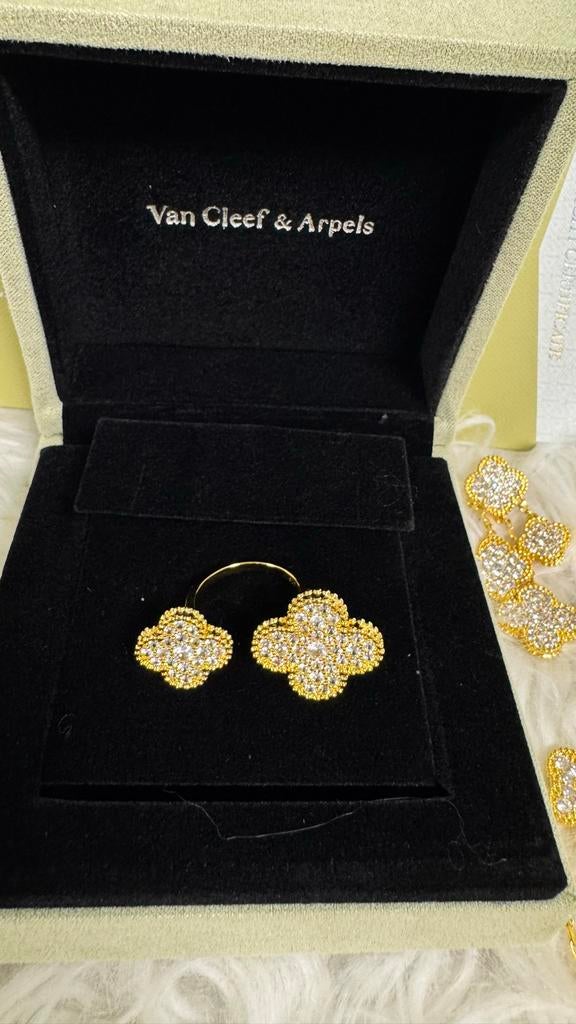 Van Cleef & Arpels Alhambra Ring Goud met Diamanten(VERGULD), Ophalen of Verzenden, Zo goed als nieuw, 17 tot 18, Met edelsteen