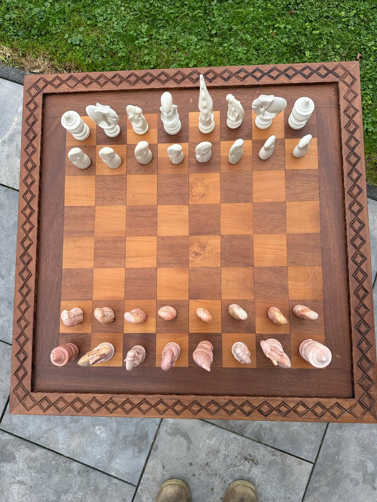Uniek schaakspel op tafel, Hobby en Vrije tijd, Een of twee spelers, Ophalen of Verzenden, Zo goed als nieuw
