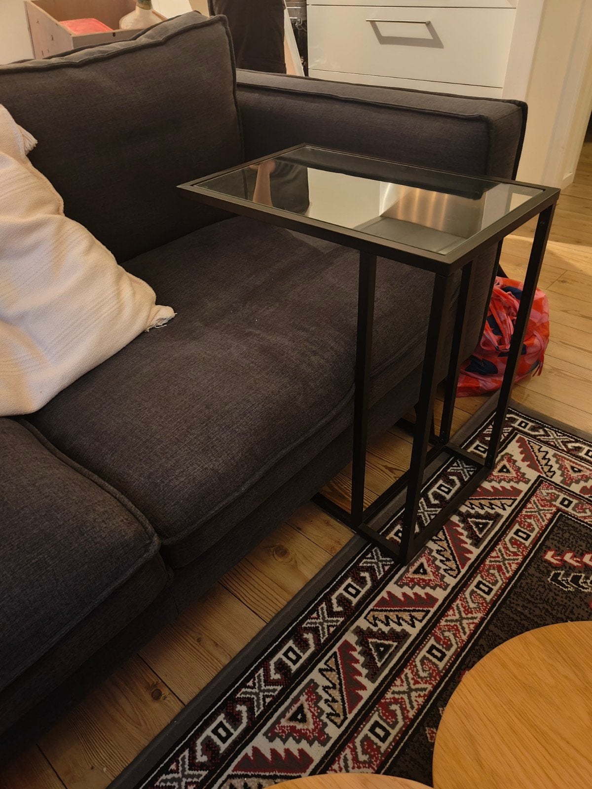 Ikea Vittsjö bijzettafel zwart metaal en glas, Minder dan 55 cm, Ophalen of Verzenden, Zo goed als nieuw, 60 cm of meer