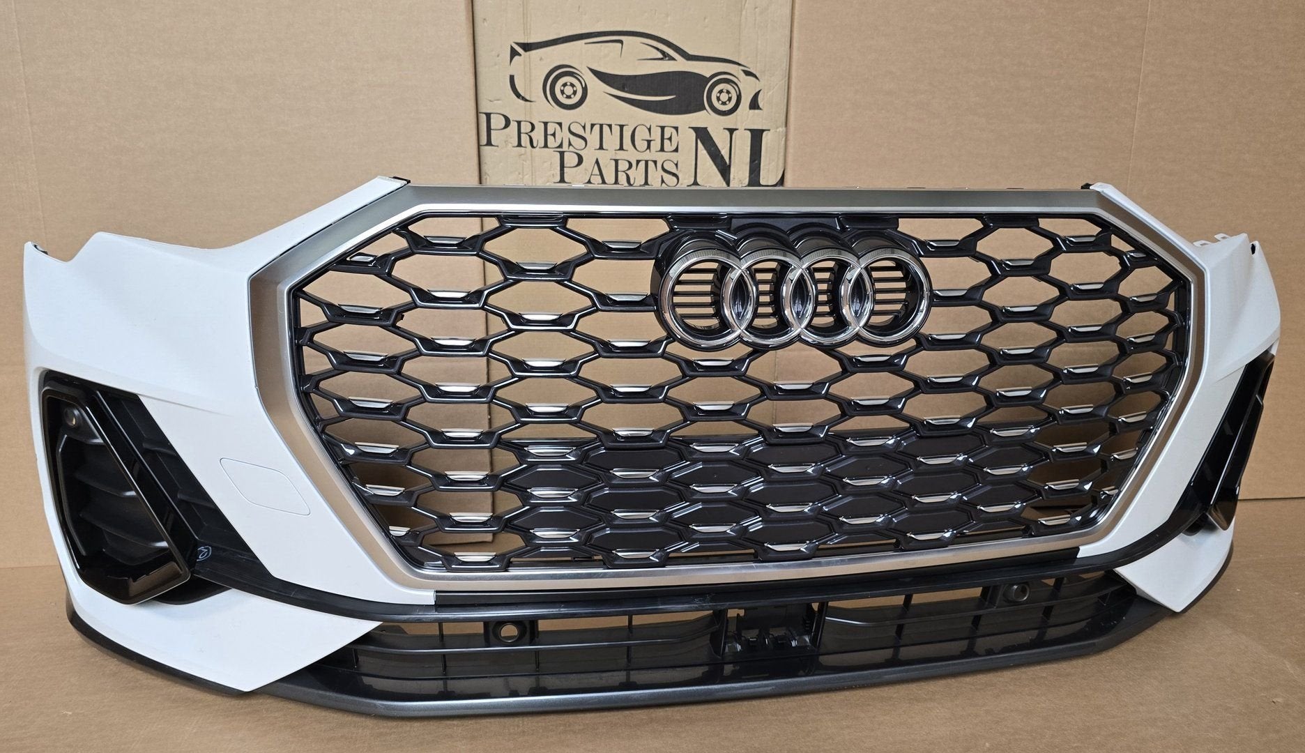 Voorbumper Audi Q3 83A F3 S-line SLINE SPORTBACK BUMPER LY9L, Gebruikt, -, Voor, Bumper