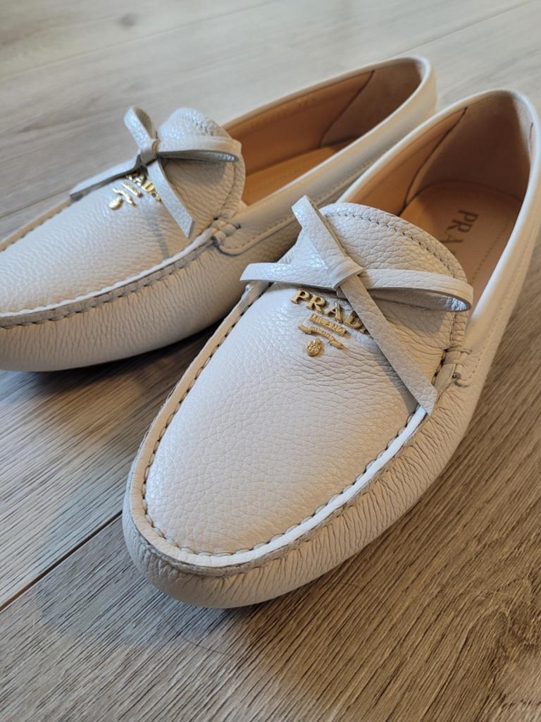 Prada loafers / maat 38,5 / NIEUW, Verzenden, Nieuw, Wit, Instappers
