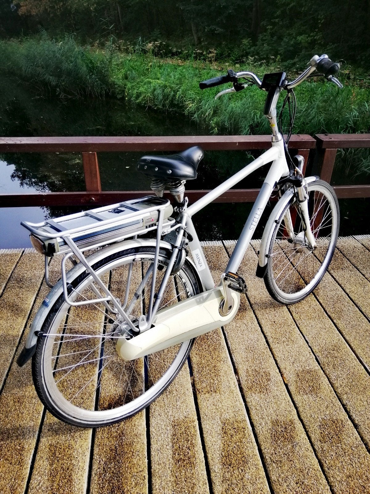 Elektrische fiets Stella Avenza, Zo goed als nieuw, 51 tot 55 cm, 50 km per accu of meer, Ophalen