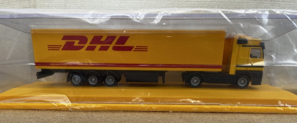 Model truck+trailer  Mercedes - DHL - nieuw in display box, Overige merken, 1:50 of kleiner, Nieuw, Ophalen of Verzenden