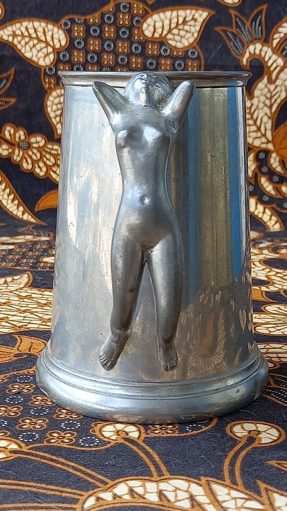 Mooie oude Engelse tinnen beker met een naakte vrouw 13 cm., Antiek en Kunst, Ophalen of Verzenden