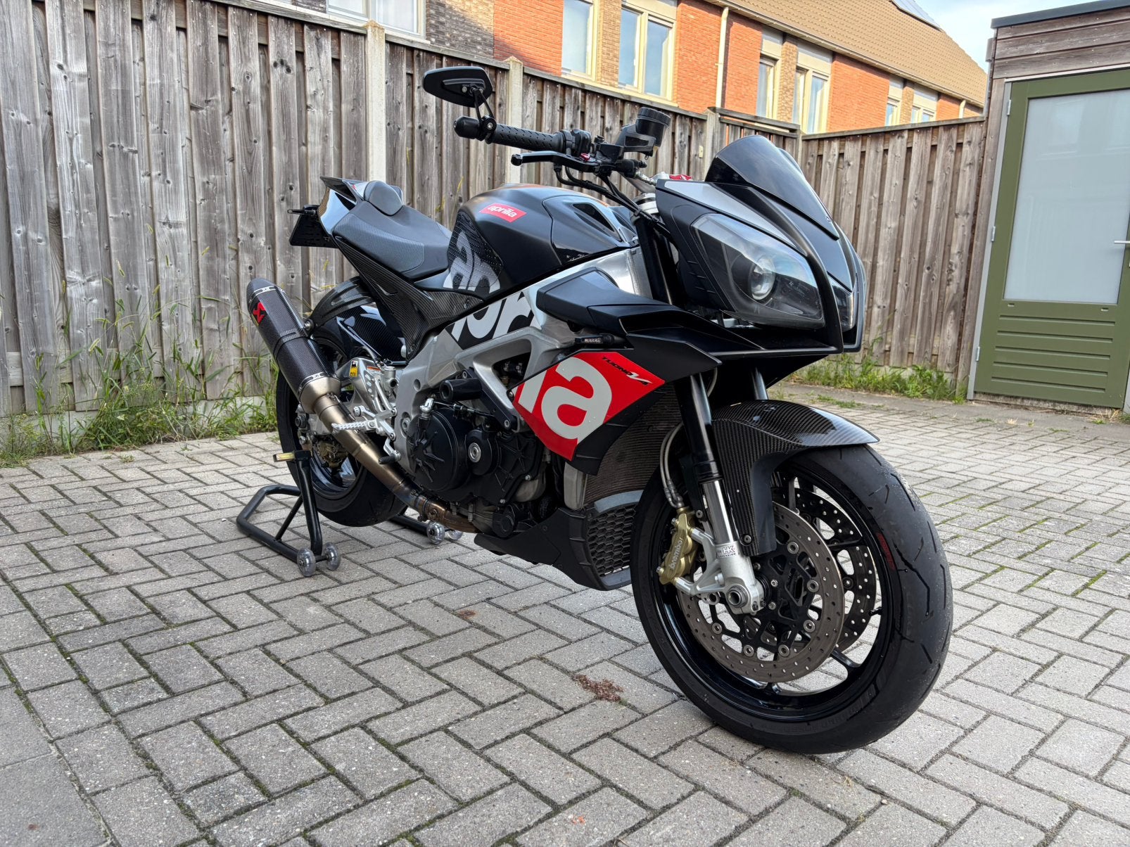 Aprilia Tuono V4R 2011 model met Akrapovic, Rizoma, Sportuitlaat, 4 cilinders, Motorrijbewijs A, Gebruikt